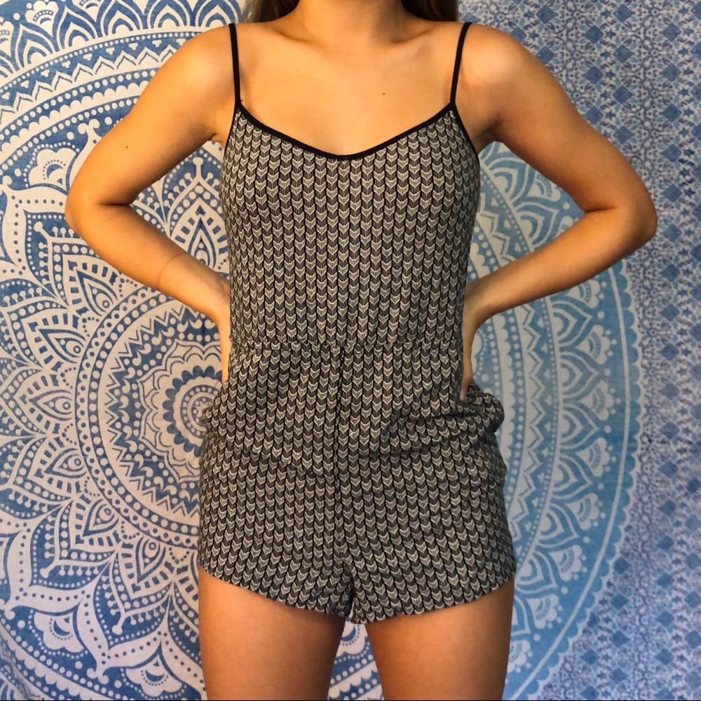 H&M Black and White Chevron Pattern S Romper